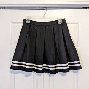 Hot Topic black pleated cheer skirt, size M
